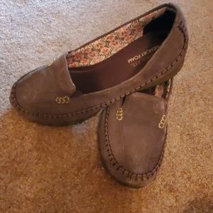 SKECHERS RELAXED FIT LOAFERS size 9.5 womans